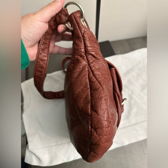 Bueno Women's Crossbody Vegan Leather EUC - Picture 4 of 10